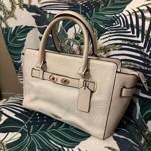 COACH Elegant Cream Handbag